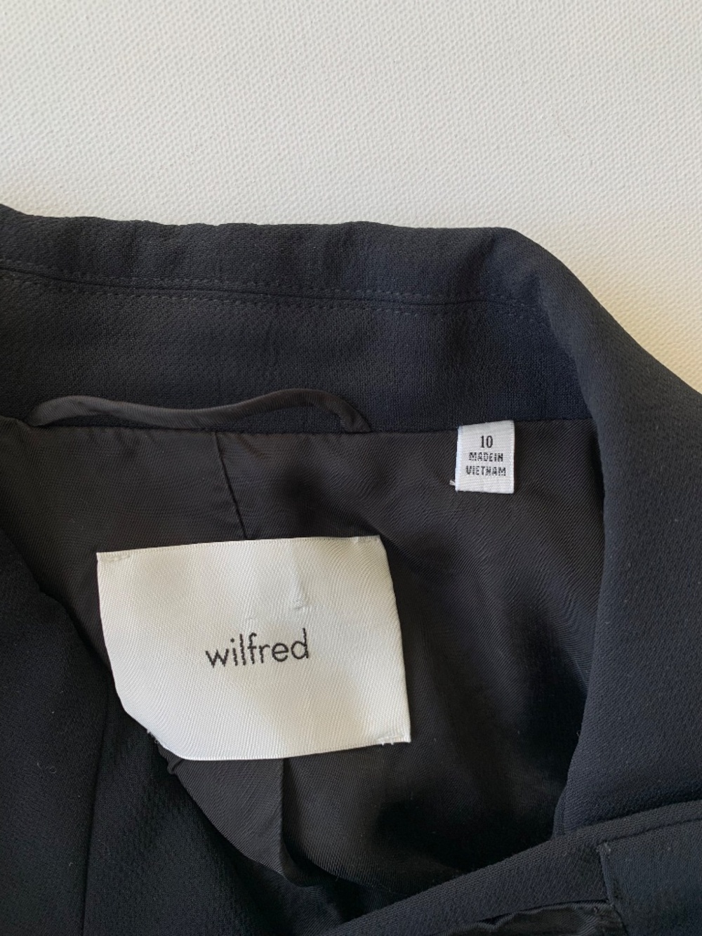 Aritzia Wilfred Cropped Navy Blazer Jacket Size 10 - Picture 8 of 8